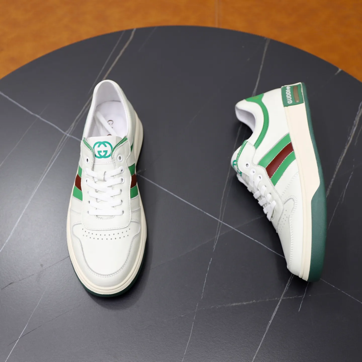 Ex-factory price: 440💰🙅‍♂️🙅‍♂️🙅‍♂️ Brand: Gucci GuCCI Standard code: 38-44 (45 customized) Grade: Same as the official website Material: Original leather splicing Comfortable and breathable pigskin lining Lightweight and wear-resistant sports outsole Style category: Men's fashionable casual shoes Running sneakers Distinguished luxury brand elements Top luxury Color: actual picture color